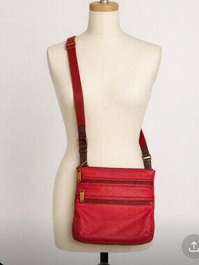 FOSSIL EXPLORER RED LEATHER CROSSBODY PURSE